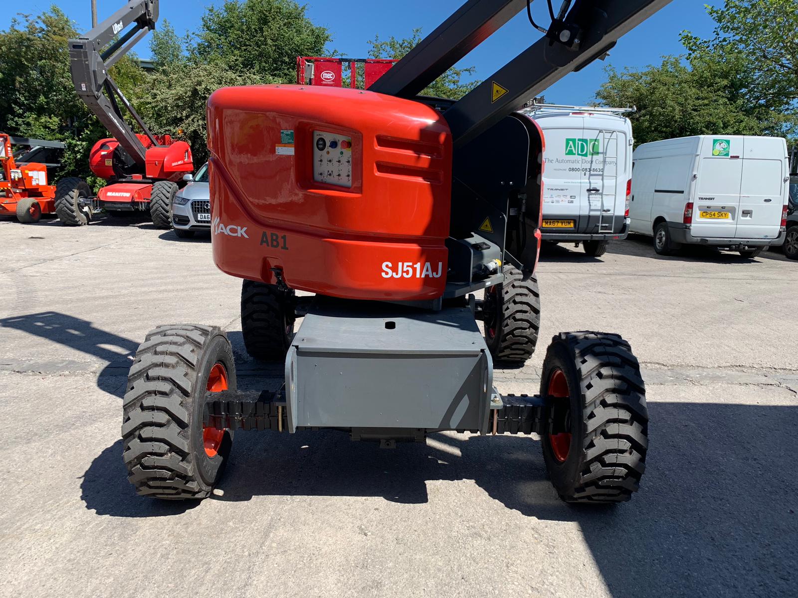 pre-owned-2018-skyjack-sj51aj-4x4-self-propelled-boom-lift-for-sale