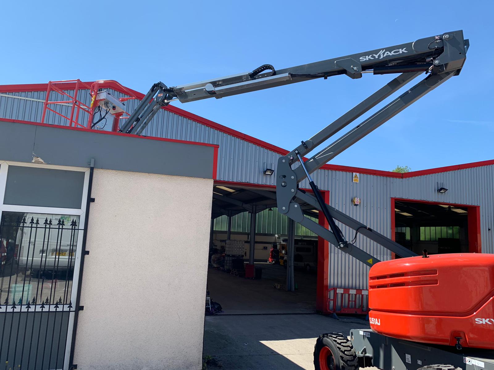 PRE-OWNED Skyjack SJ51 AJ 4x4 Self Propelled Boom Lift - Image 3