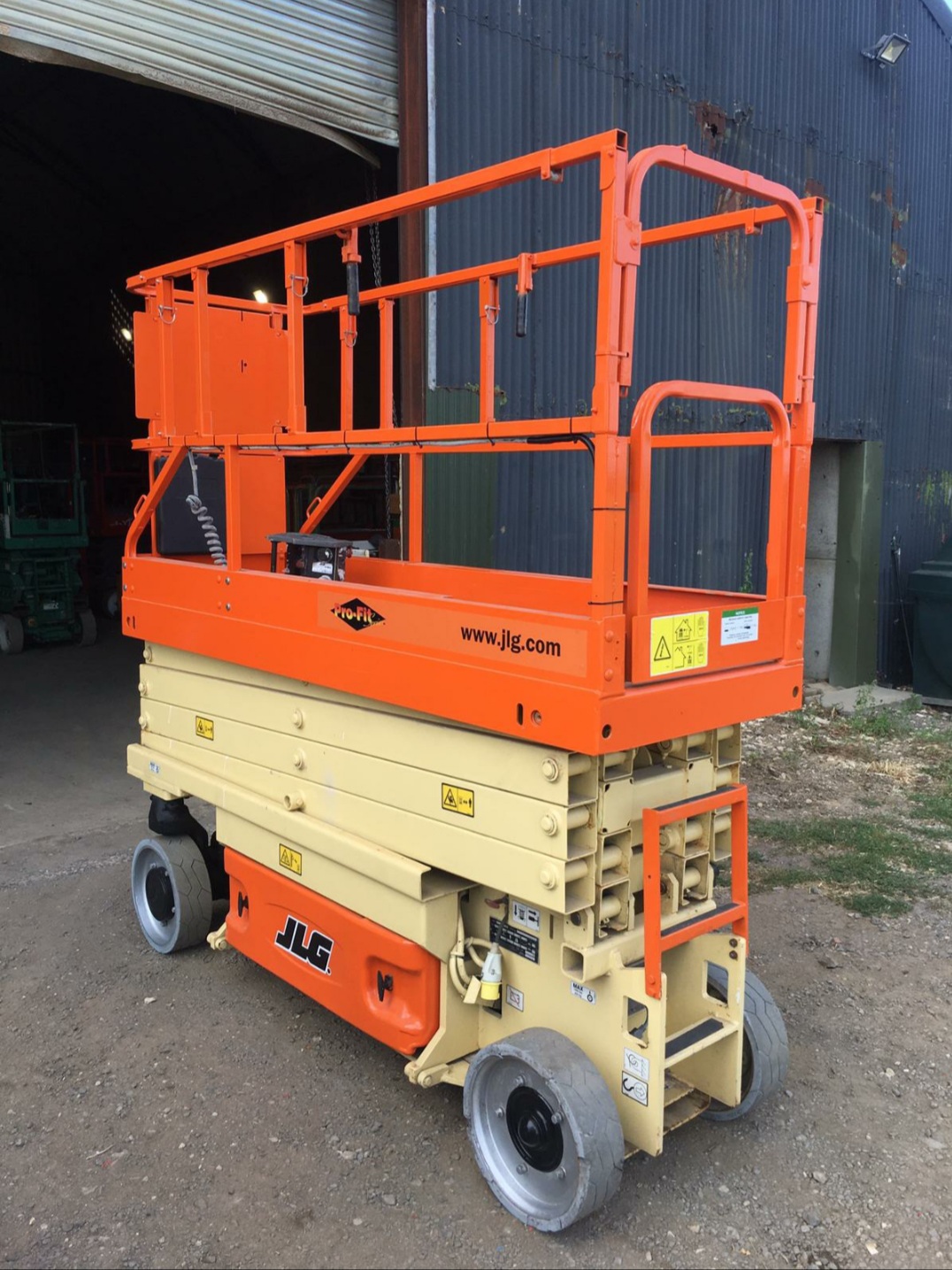PRE-OWNED JLG 2630ES Ultra Narrow DC Self Propelled Electric Scissor Lift
