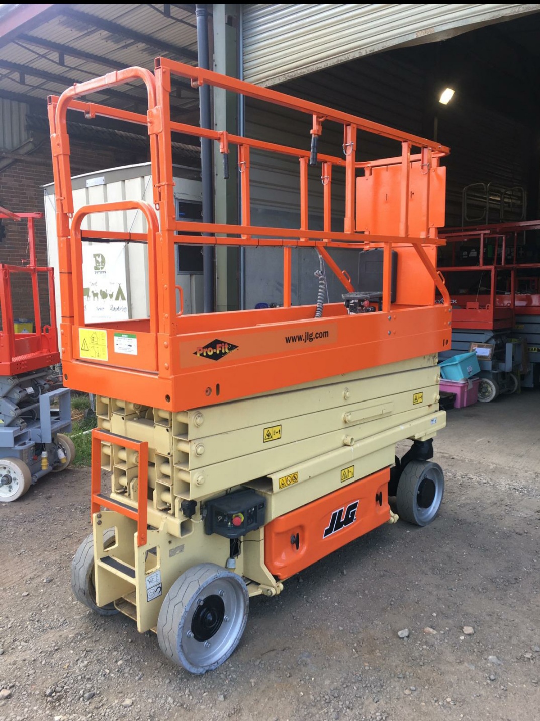 PRE-OWNED JLG 2630ES Ultra Narrow DC Self Propelled Electric Scissor Lift - Image 2