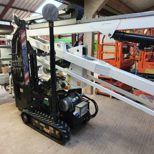 PRE-OWNED Oil and Steel Octopussy 1412 Narrow Width Tracked Spiderlift