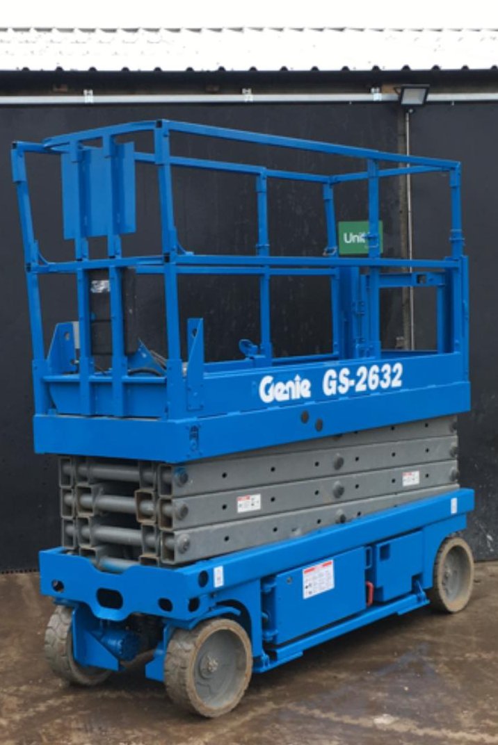 PRE-OWNED GENIE GS2632 Ultra Narrow DC Self Propelled Electric Scissor Lift - Image 2