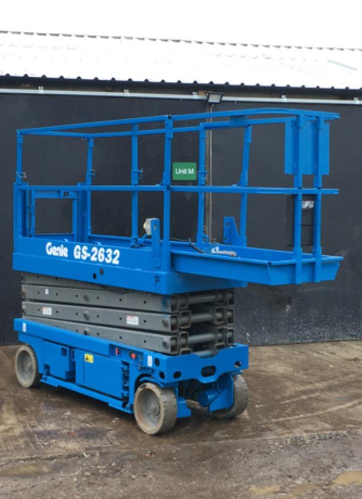 PRE-OWNED GENIE GS2632 Ultra Narrow DC Self Propelled Electric Scissor Lift