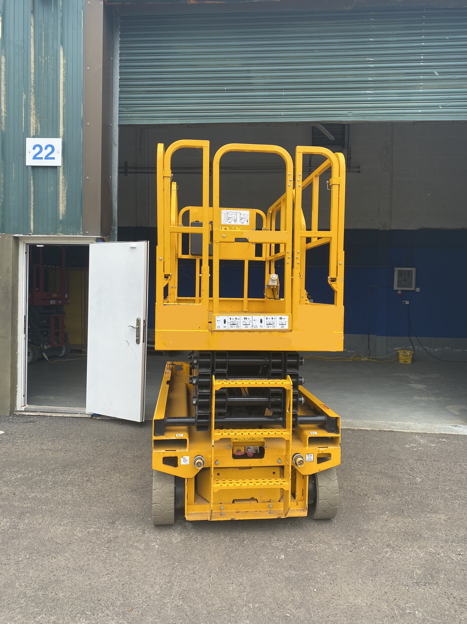 PRE-OWNED JCB S2646 DC Self Propelled Electric Scissor Lift - Image 4